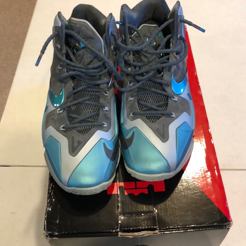 Nike Lebron Gamma Blue 11 size 10.5